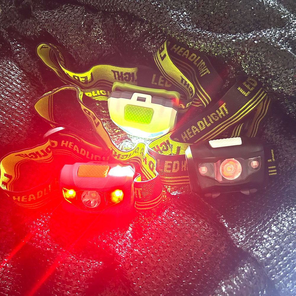 Outdoor Adventure Hunt - Lampu Depan LED Merah Putih Menggunakan
